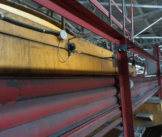 安装在起重机小车上、用于Y方向精确跟踪的Industrial Super-Beacon